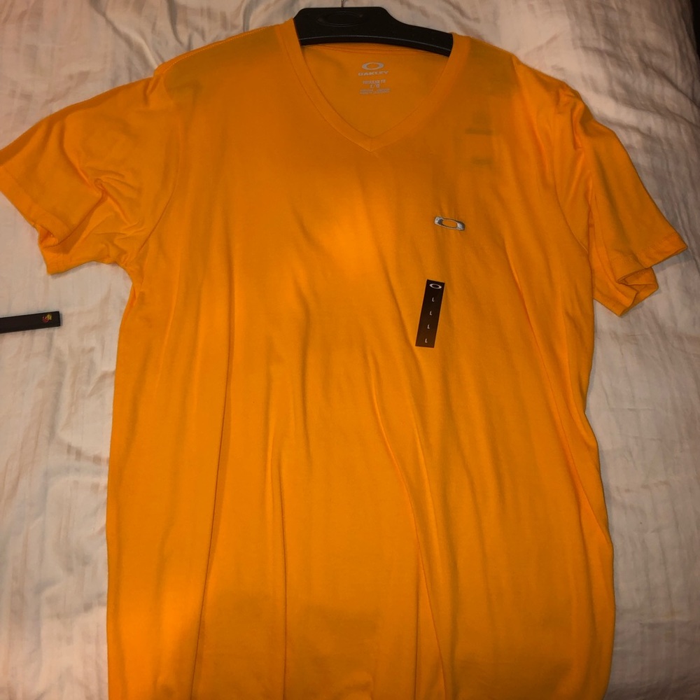 Brand new Oakley t shirt